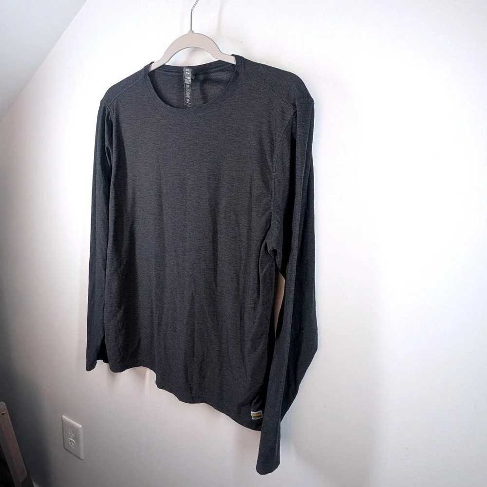 Vuori Tuvalu Stretch T-Shirt Mens‎ Large Charcoal Heather Long Sleeve Crew Neck